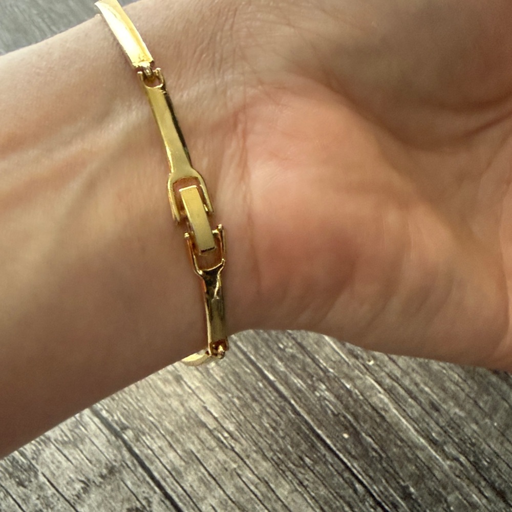 Elegant Gold Bracelet with Red, Blue, and White Accents - Picture 2 of 8